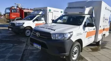 Entregan ambulancias, ecógrafos y autobomba para localidades de Santa Cruz