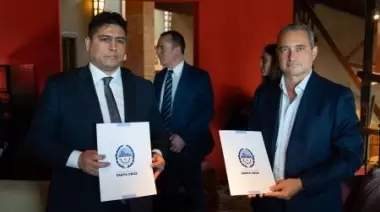 Vidal firmó memorándum para avanzar en un proyecto de combustibles limpios en Santa Cruz
