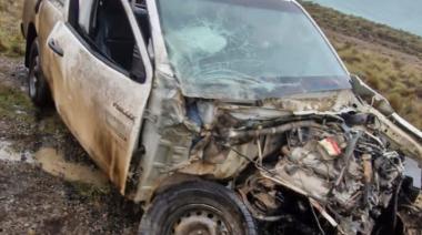 Chocan dos camionetas en la ruta nacional 3, las víctimas tuvieron que ser rescatadas