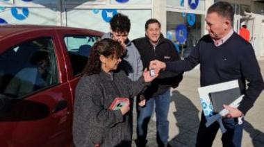 Se entregó el primer auto 0 Km a la ganadora del Telebingo
