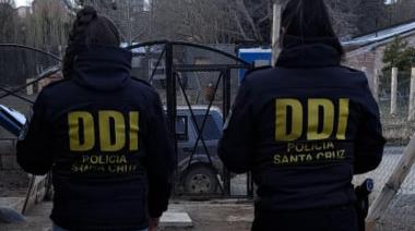 Detienen a dos personas que vendían objetos robados