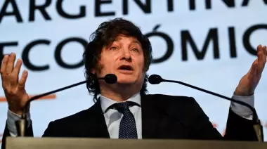 Milei en la UIA: críticas a las leyes laborales y promesas de competitividad industrial"