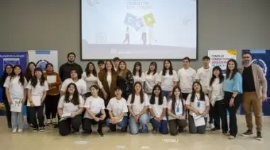 La ministra Cárdenas resaltó el rol ciudadano de los adolescentes santacruceños