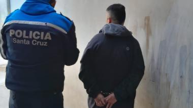 Detienen a un hombre que intentó robar con un cuchillo en supermercado La Anónima
