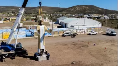 Imponente monumento al Cristo de los Obreros en Cañadón Seco