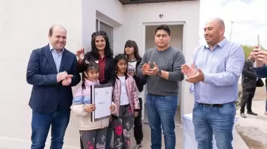 Vidal: “Hoy se cumple el sueño de la vivienda propia para los vecinos de Perito Moreno”