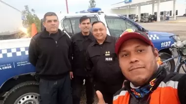Alexis Lemmetyinen, el cicloviajero incansable: venció el viento, la lluvia y fue rescatado por la Policía