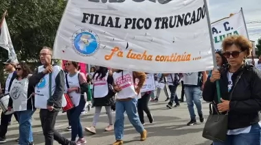 Docentes rechazan decreto, presentismo y lanzan un paro de 72 horas