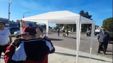 Caleta Olivia: Docentes de ADOSAC instalan una “carpa blanca” en plena paritaria y anuncian más protestas