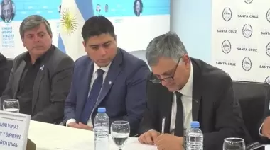 Acuerdo histórico: YPF transfiere activos a Fomicruz, impulsarán licitaciones y remediación ambiental