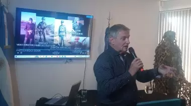 Entre el miedo y el valor: Jorge Racca presentó su diario de Malvinas en Caleta Olivia