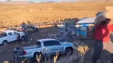 Tragedia en la Ruta 40: un camionero murió aplastado y saquearon la carga