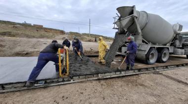 La Municipalidad acelera obras de pavimento y adoquinado en Caleta Olivia