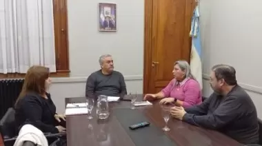 Ministro Brizuela se reúne con la Cámara de Comercio de Caleta Olivia para abordar la crisis del sector