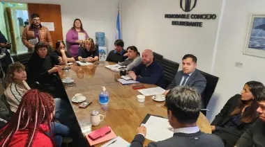 Fracaso, gritos y pocas soluciones: tensa reunión por la problemática de los perros en Caleta Olivia