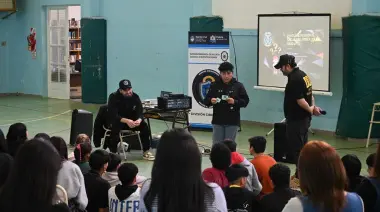Seguridad Ciudadana intensifica charlas sobre Bullying, Grooming y Ciberdelitos en escuelas de Caleta Olivia
