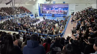 Estudiantes de Caleta Olivia reafirmaron su lealtad a la Bandera Nacional