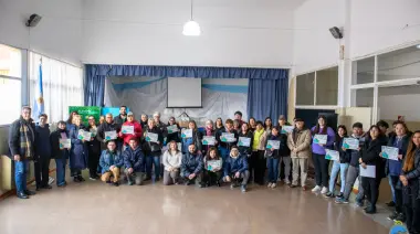 Proyecto GIIRSU: Comisión de Fomento entregó materiales reciclables a las escuelas