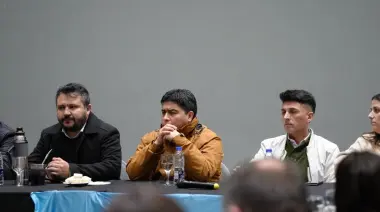 Claudio Vidal se reunió con directivos de hospitales de toda la provincia en Caleta Olivia