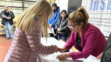 CPE entrega constancias de títulos a más de 700 egresados del InSET tras meses de espera