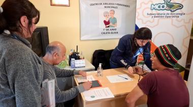 Jornada de bienestar para adultos mayores: atención médica y asesoría en Caleta Olivia