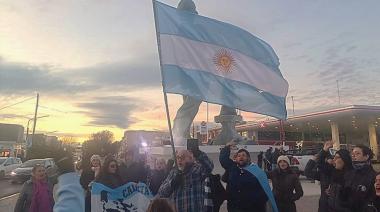 La CGT y agrupaciones kirchneristas marcharon en Caleta Olivia contra el fallo a CFK: "Es proscripción política"