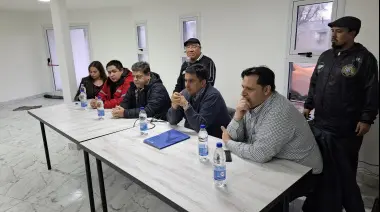 Banco Santa Cruz ofrece opciones a empleados de YCRT tras cierre de sucursal del Banco Nación