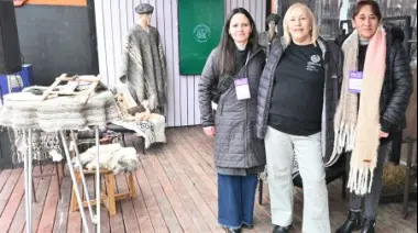 Santa Cruz presenta su nueva marca Tierra Amada e impulsa un poncho emblemático
