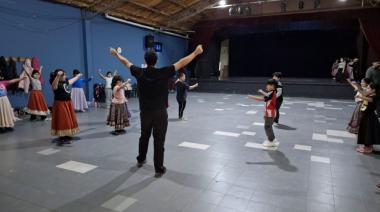 Chacareras, malambo y tradición: gran espectáculo cultural en el “Ing. Knudsen”