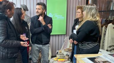 Tierra Amada: Santa Cruz exhibe su potencia textil y artística en La Rural 2025
