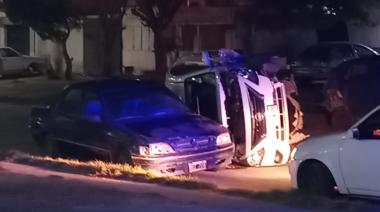 Conductor ebrio volcó tras chocar dos autos y terminó hospitalizado