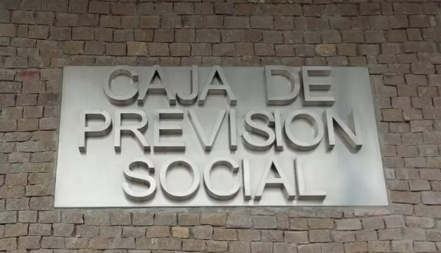 Caja de Previsión Social oficializa aumentos salariales y anuncia pago de retroactivos