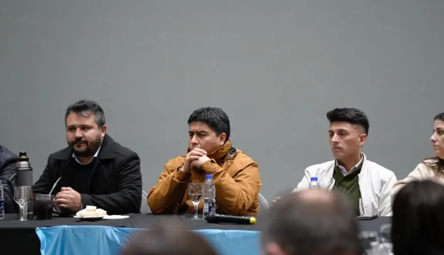 Claudio Vidal se reunió con directivos de hospitales de toda la provincia en Caleta Olivia