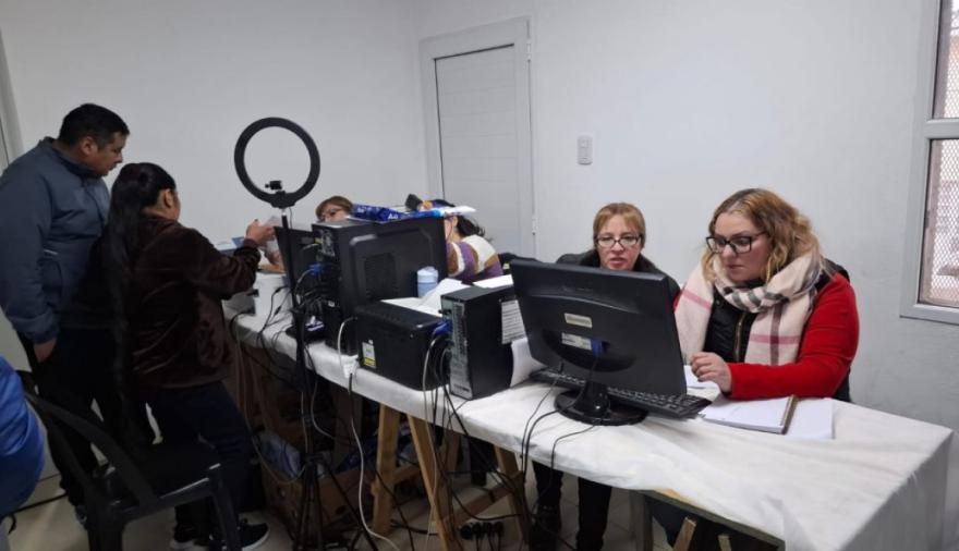 Caleta Olivia refuerza la inclusión con trámites migratorios cerca de casa