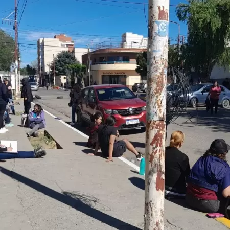 Marcela Constancio, desde el acampe municipal: “Estamos en una situación de pobreza, indigencia, endeudados por todos lados”