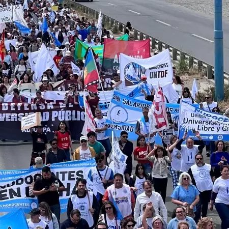 La UNPA se unió a la Marcha de la Patagonia Sur en defensa de la Universidad Pública