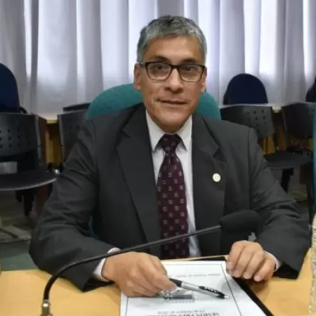 Eloy Echazú: “No se pueden dejar los fueros y seguir siendo diputado, es aberrante”
