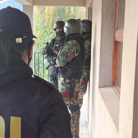 Golpe al narcomenudeo en El Calafate: cocaína, armas y una mujer detenida