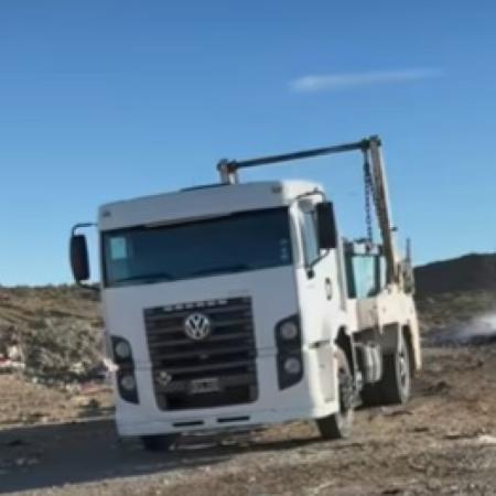 Tragedia en el basural de Caleta Olivia: un hombre murió atropellado por un camión