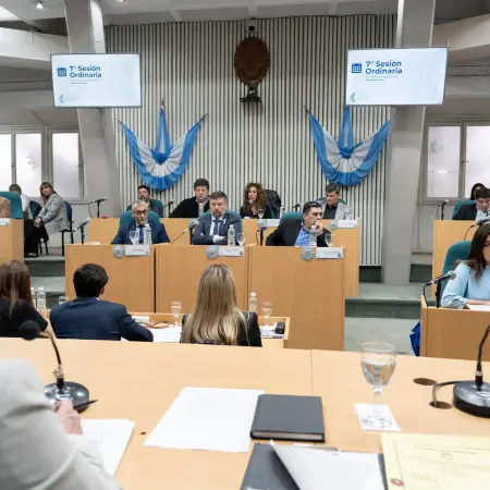 Aprobaron en Santa Cruz una nueva ley de renegociación de contratos de obra pública: posturas encontradas