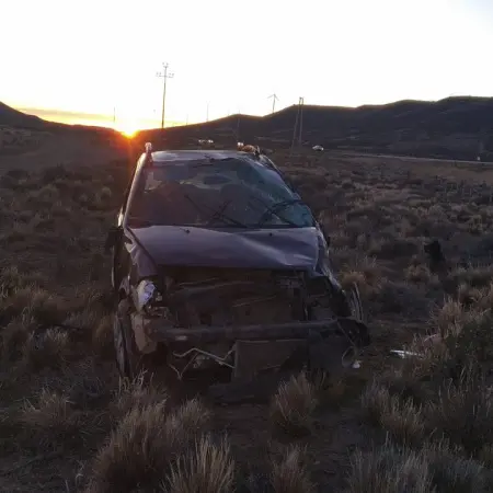 Vuelco vehicular en Ruta 12: Conductor ileso tras salir por sus propios medios