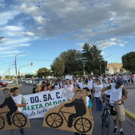 Para ADOSAC, "la educación no puede ser una puesta en escena"