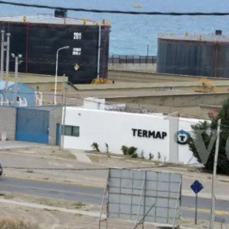Venían de Comodoro a desvalijar una casa en Caleta Olivia, chocaron contra paredón de Termap y terminaron esposados