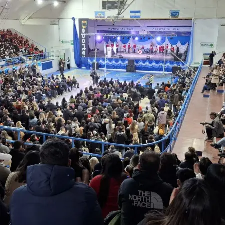 Estudiantes de Caleta Olivia reafirmaron su lealtad a la Bandera Nacional
