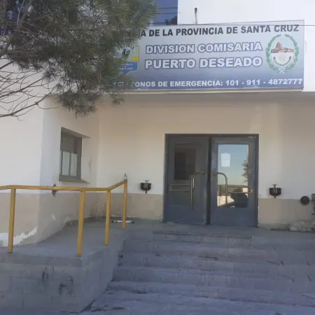 Entró a atender a una clienta y le robaron el auto en el centro de Puerto Deseado