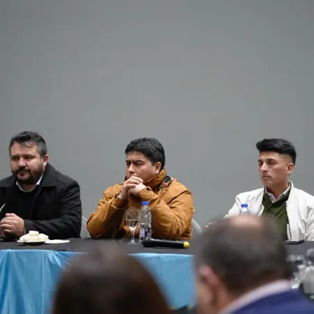 Claudio Vidal se reunió con directivos de hospitales de toda la provincia en Caleta Olivia