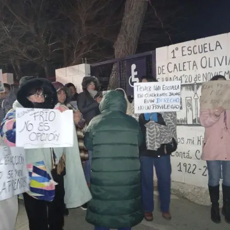 Frazadazo en la Escuela 14: familias y docentes reclaman calefacción y soluciones urgentes