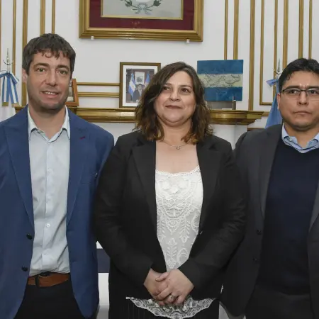 Vidal admite fallas en Salud, denuncia "kioscos" históricos y exige compromiso total en Santa Cruz