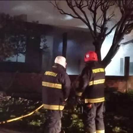 Puerto Deseado: grave incendio en una vivienda por un cigarrillo encendido