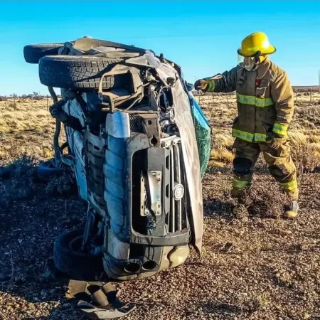 Vuelco en la Ruta 43: un joven salió vivo de milagro
